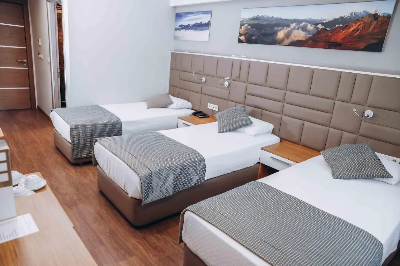 Hakcan Hotel 이즈미르 3*,  터키